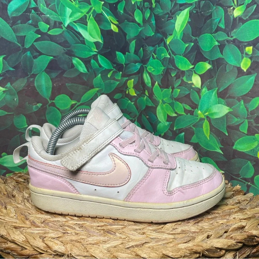 Nike court borough pink white v strap